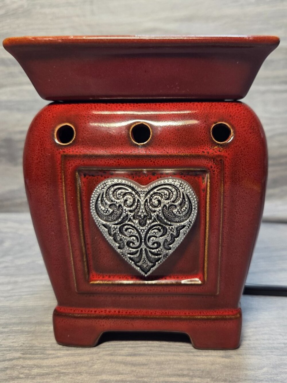 Scentsy Heartfelt Red Heart Silver embossed Ceramic Full Size Wax Warmer Retired